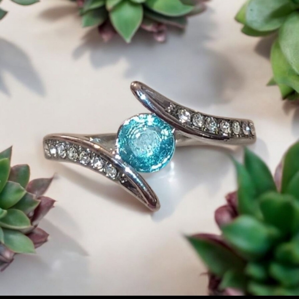 Elegant Silver and Blue Gemstone Ring